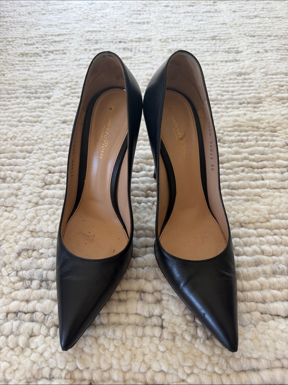 Gianvito Rossi Black Pointed Toe Leather Pumps